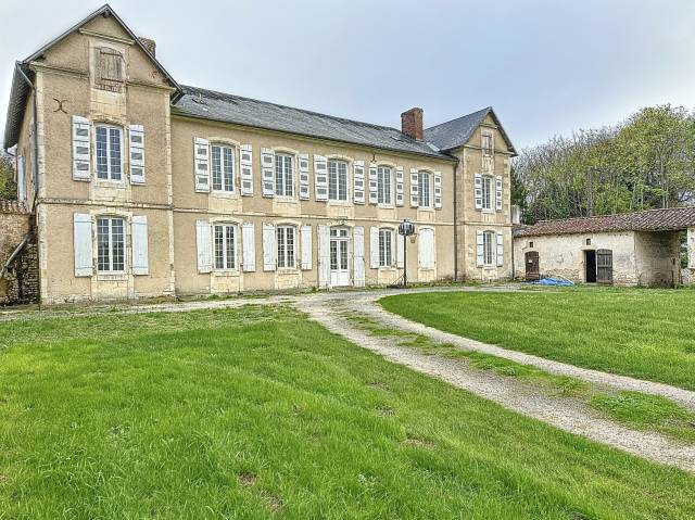 Bella dimora equestre In vendita Deux-Sèvres
