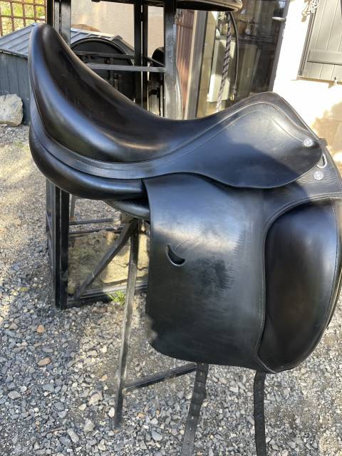 Sella da dressage Equipe EQUIPE modèle Emporio 17.5" - 2021