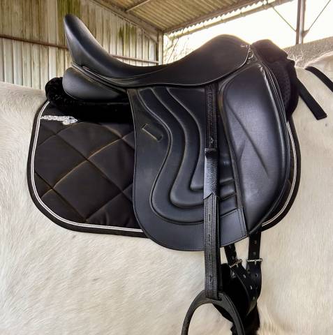Sella da dressage Eric Thomas  17" - 2025