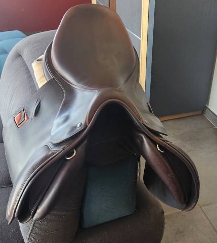 Sella da salto ostacoli Childeric  18" - 2017