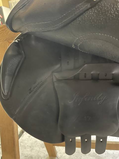 Sella da salto ostacoli Time Rider  17" - 2018