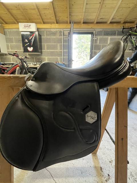 Sella da salto ostacoli Time Rider  17" - 2018