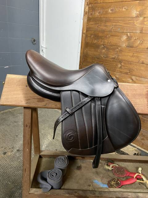 Sella da salto ostacoli Forestier  17.5" - 2023