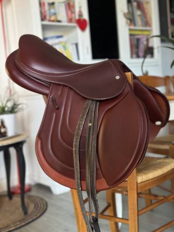 Sella da salto ostacoli Meyer Selle unique, pas de modèle  17" - 2024