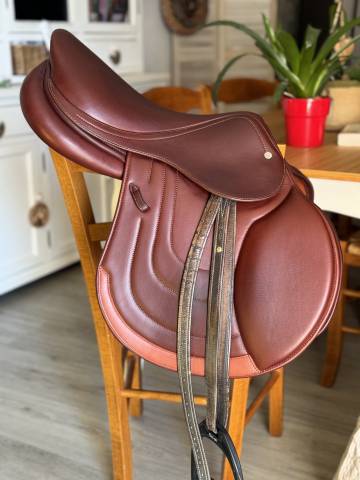 Sella da salto ostacoli Meyer Selle unique, pas de modèle  17" - 2024