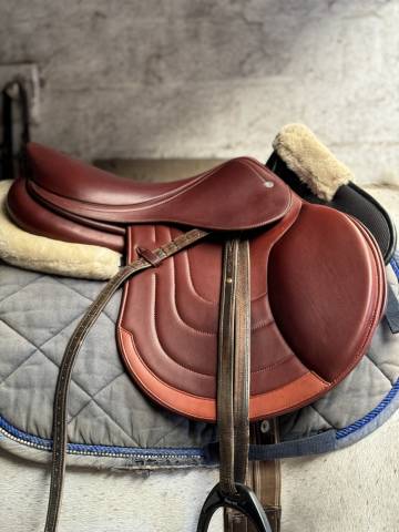 Sella da salto ostacoli Meyer Selle unique, pas de modèle  17" - 2024