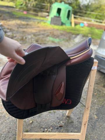 Sella da salto ostacoli CWD SE28 17.5" - 2022