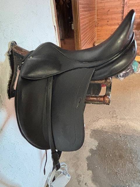 Sella da dressage Childeric  18" - 2018