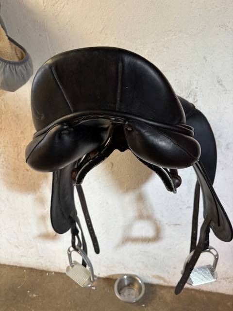 Sella da dressage Childeric  18" - 2018