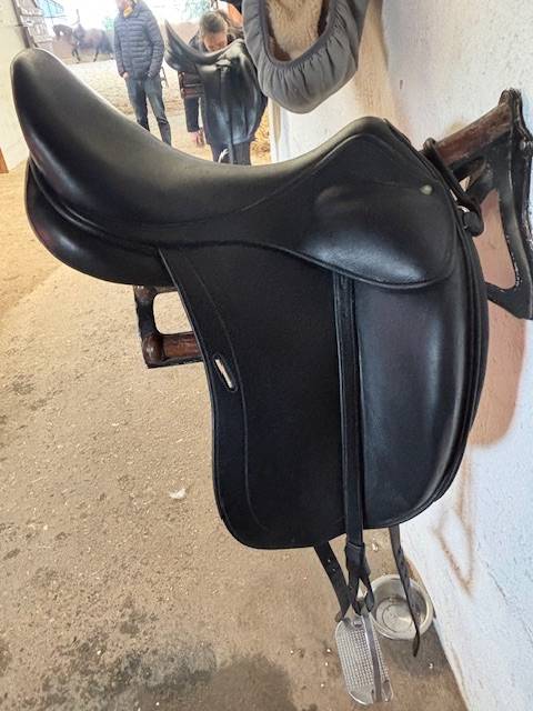 Sella da dressage Childeric  18" - 2018
