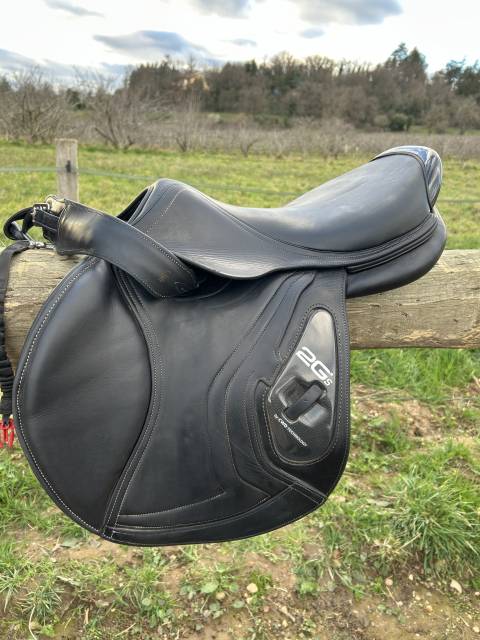 Sella da salto ostacoli CWD  17.5" - 2019