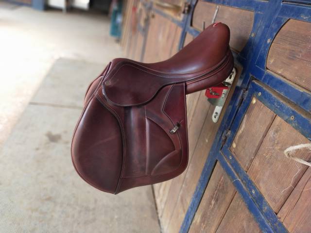 Sella da salto ostacoli Equipe  17.5" - 2016