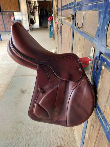 Sella da salto ostacoli Equipe  17.5" - 2016