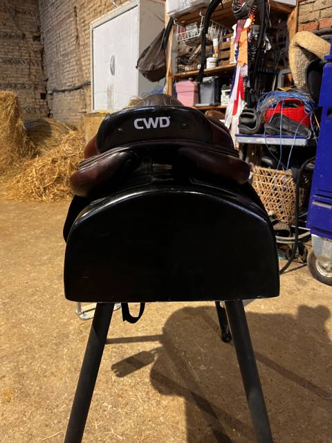 Sella da salto ostacoli CWD  17" - 2015