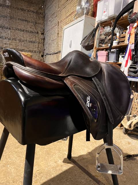 Sella da salto ostacoli CWD  17" - 2015