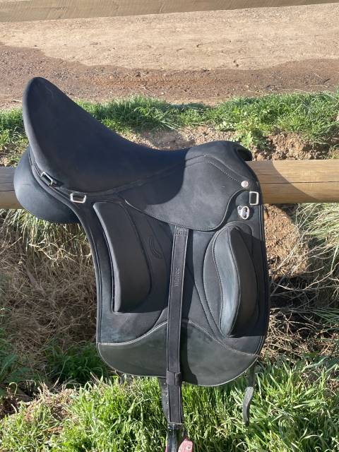 Sella da dressage Wintec  17.5" - 2024