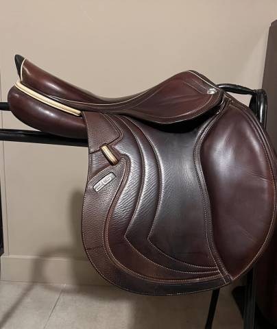 Sella da salto ostacoli CWD  17" - 2017