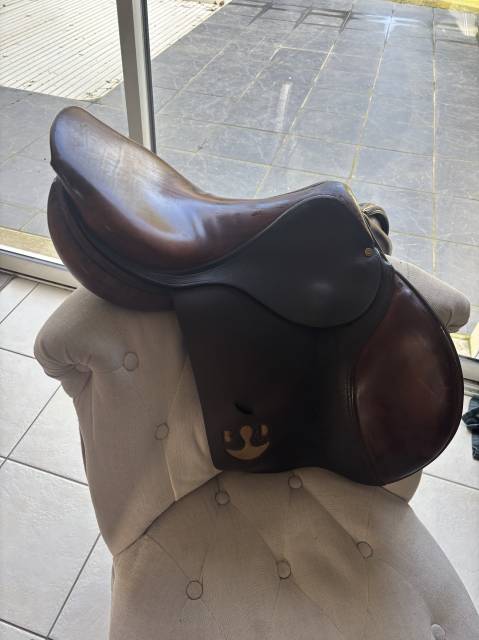 Sella da salto ostacoli Delgrange  18" - 2025