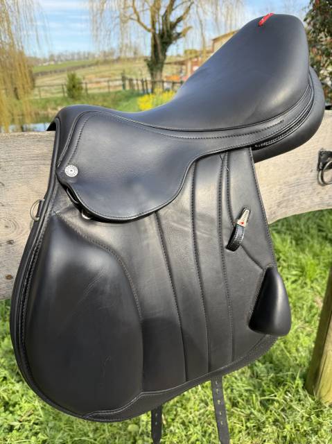 Sella da salto ostacoli Equipe  17" - 2023