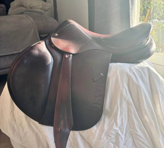 Altra sella Devoucoux  17" - 2024