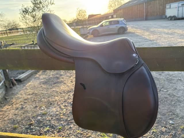 Sella da salto ostacoli Antar&egrave;s  18" - 2015