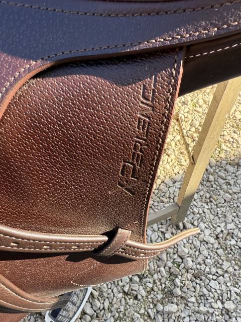 Sella da salto ostacoli Prestige Italia  18" - 2024