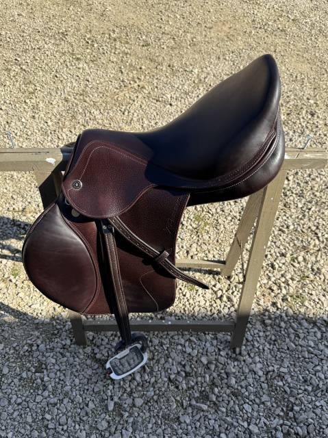 Sella da salto ostacoli Prestige Italia  18" - 2024