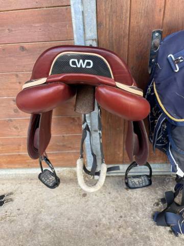 Sella da salto ostacoli CWD  17" - 2022