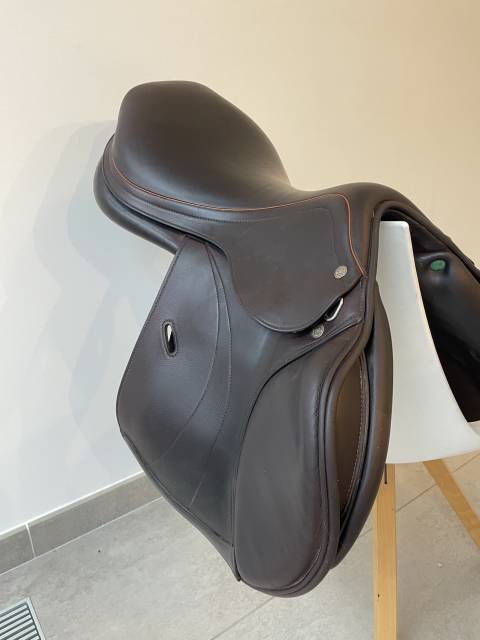 Sella da salto ostacoli Equipe  17.5" - 2023