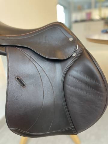 Sella da salto ostacoli Equipe  17.5" - 2023