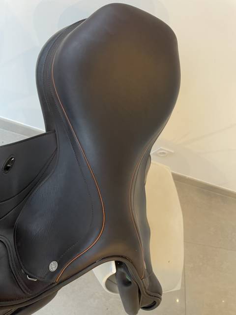 Sella da salto ostacoli Equipe  17.5" - 2023