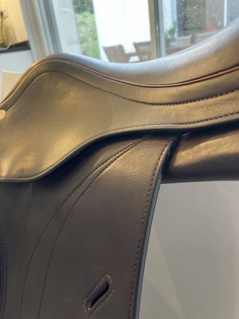 Sella da salto ostacoli Equipe  17.5" - 2023