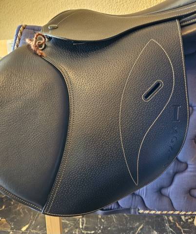 Sella da salto ostacoli Ikonic  17" - 2018