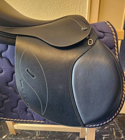 Sella da salto ostacoli Ikonic  17" - 2018