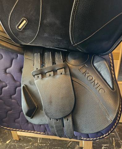 Sella da salto ostacoli Ikonic  17" - 2018