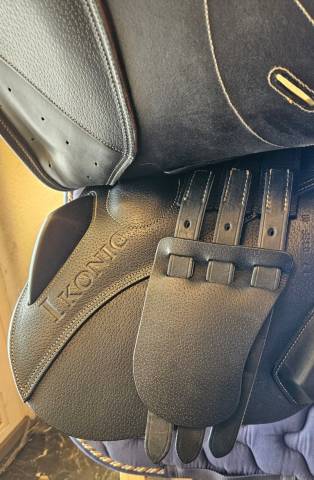 Sella da salto ostacoli Ikonic  17" - 2018