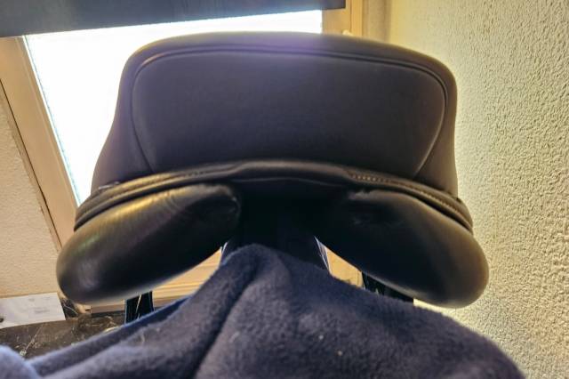 Sella da salto ostacoli Ikonic  17" - 2018