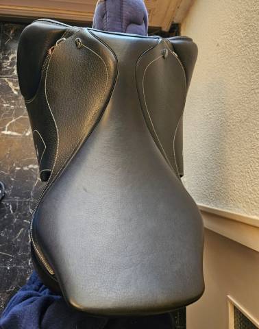 Sella da salto ostacoli Ikonic  17" - 2018