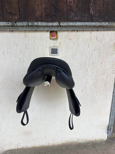 Sella da salto ostacoli Butet  17.5" - 2024