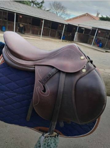 Sella da salto ostacoli Prestige Italia  17.5" - 2016