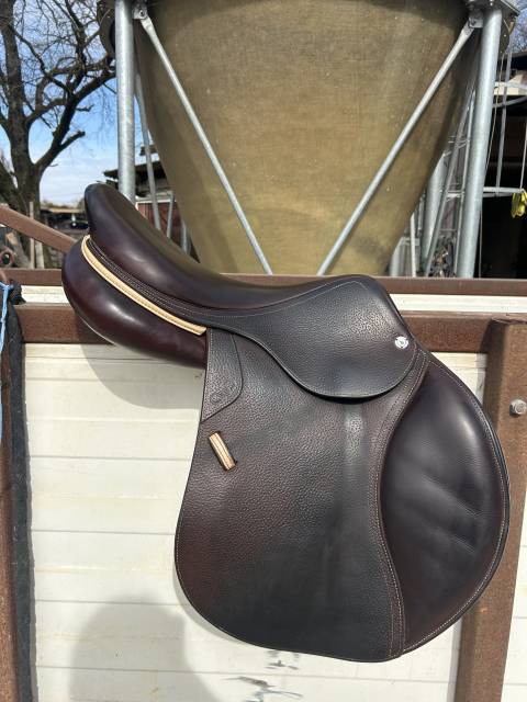 Sella da salto ostacoli CWD  17.5" - 2022