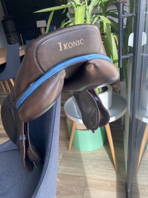 Sella da salto ostacoli Ikonic  17" - 2019