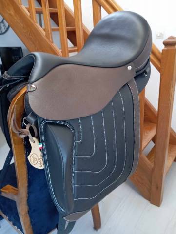 Sella da dressage  Ghost Lipica C  17.5" - 2025