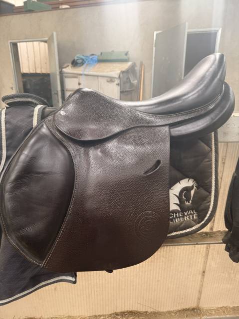 Sella da salto ostacoli Forestier  17" - 2023