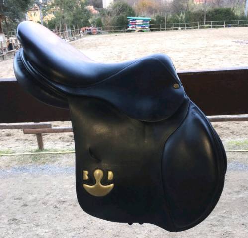 Vendo sella da salto Bruno Delgrange, misura 16,5