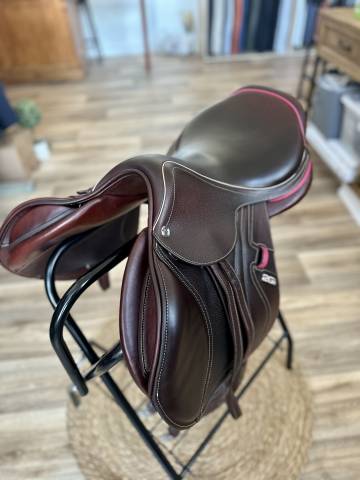 Sella da salto ostacoli CWD  17" - 2021