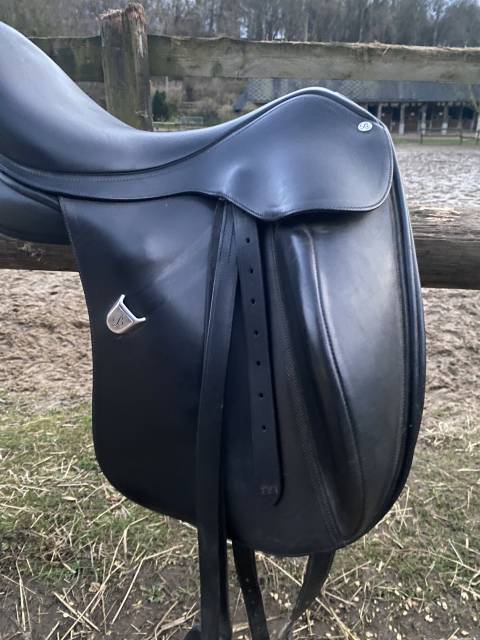 Sella da dressage Bates  17.5" - 2020