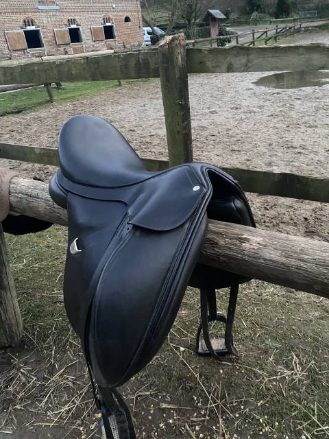 Sella da dressage Bates  17.5" - 2020