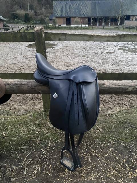 Sella da dressage Bates  17.5" - 2020