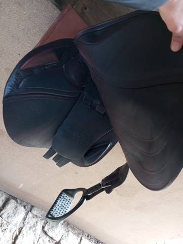 Sella da salto ostacoli CWD  17.5" - 2023